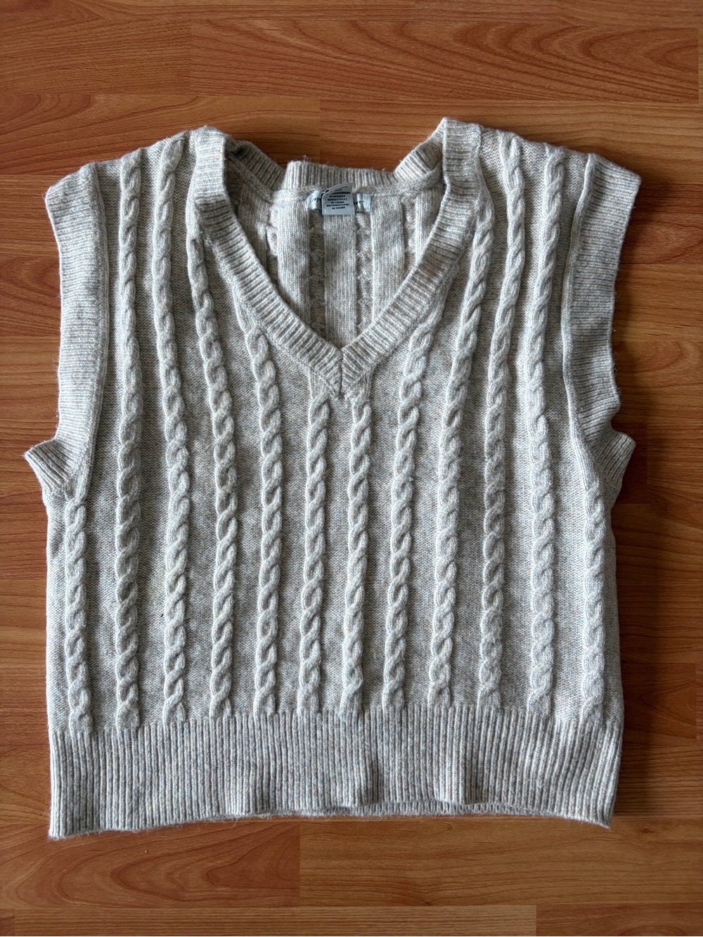 cupcakes & cashmere Cable Knit V-Neck Sweater Vest - Cream